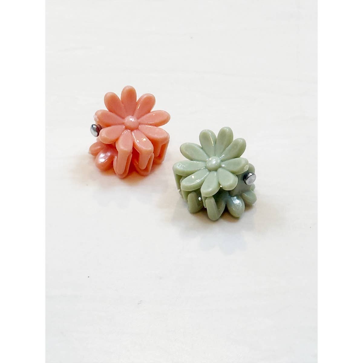 24 pcs Assorted Color Mini Daisy Hair Claw: MIX COLORS