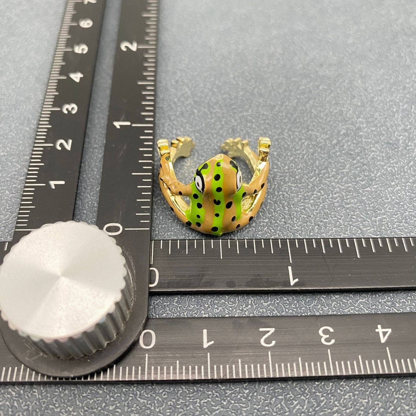 Funny Enamel Tree Frog Ring