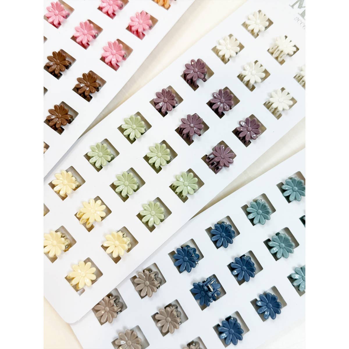 24 pcs Assorted Color Mini Daisy Hair Claw: MIX COLORS
