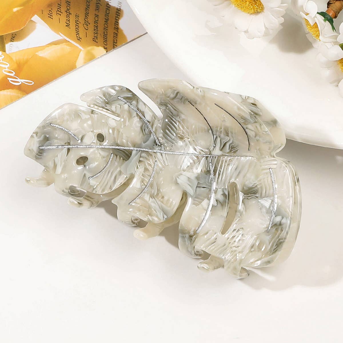 Acetate Leaf Hair Claw - Elegant Shark Clip_CWAHA1646: Beige / (OS) 3