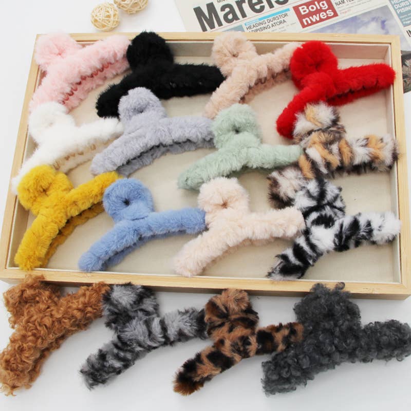 MULTICOLOR FAUX FUR HAIR CLAW CLIP TWIST