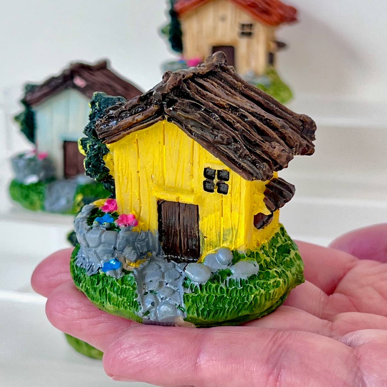 Shack Miniature House Figurines-4