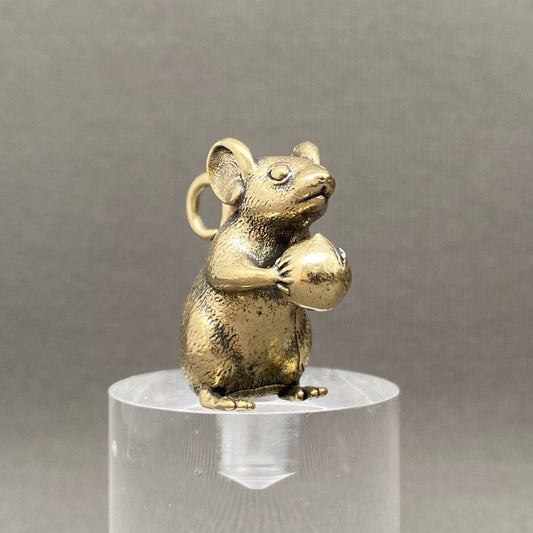 The mouse holding a peach Brass Crafts Desktop Ornaments