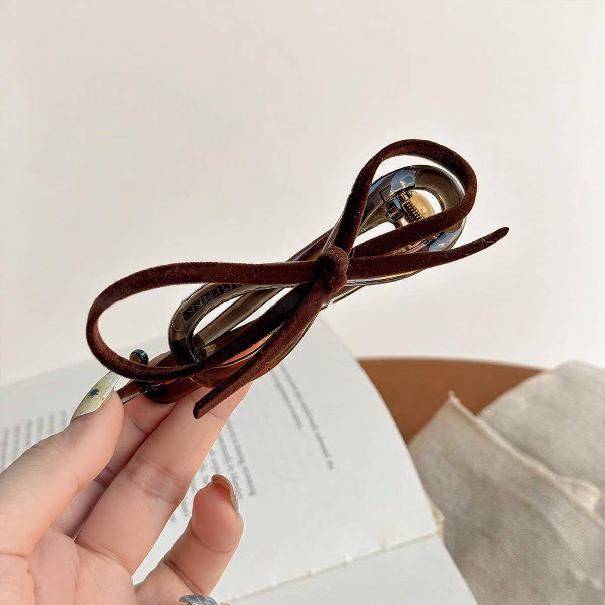 Velvet Bow Twist Clip Elegant Hair Claw_CWAHA08043