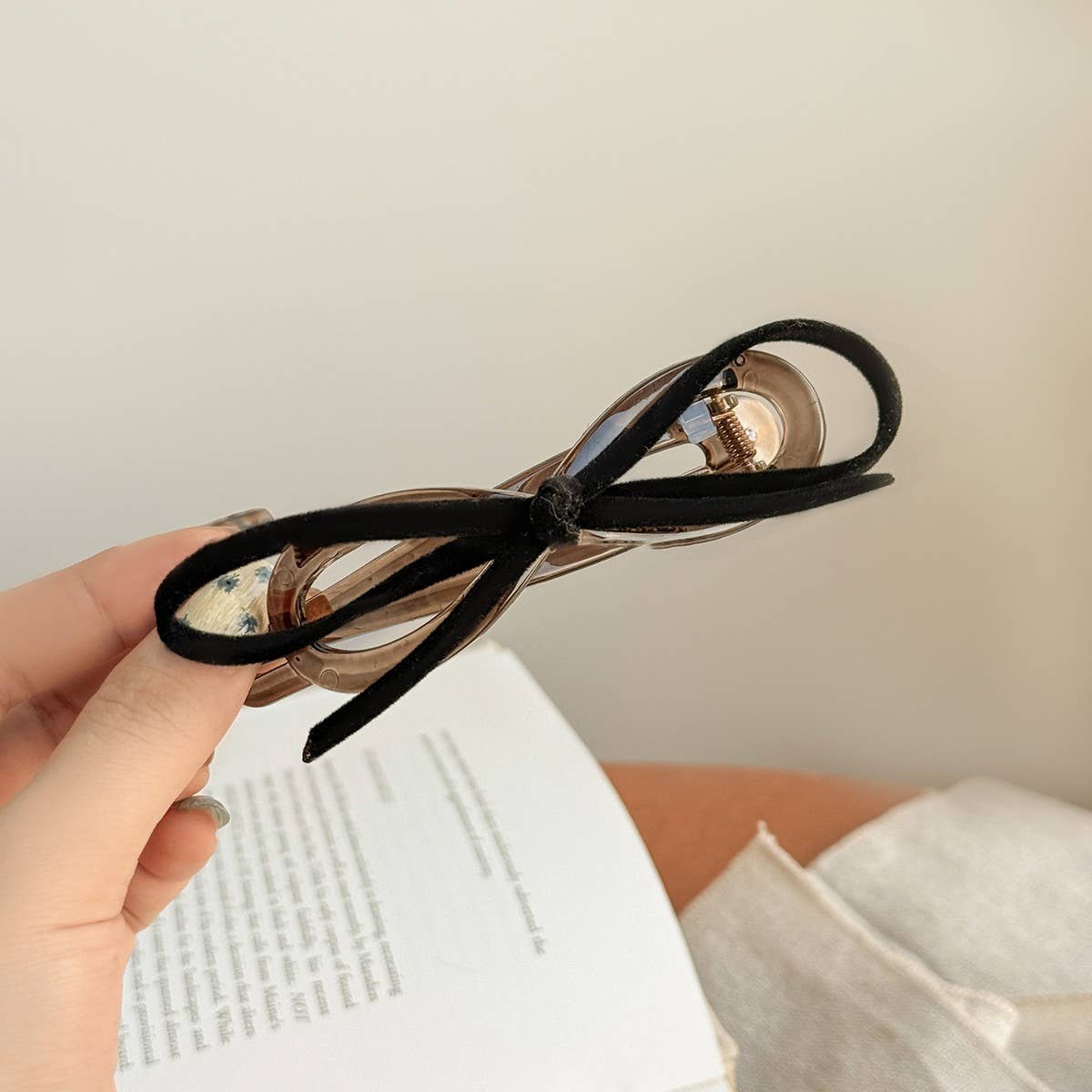 Velvet Bow Twist Clip Elegant Hair Claw_CWAHA08043