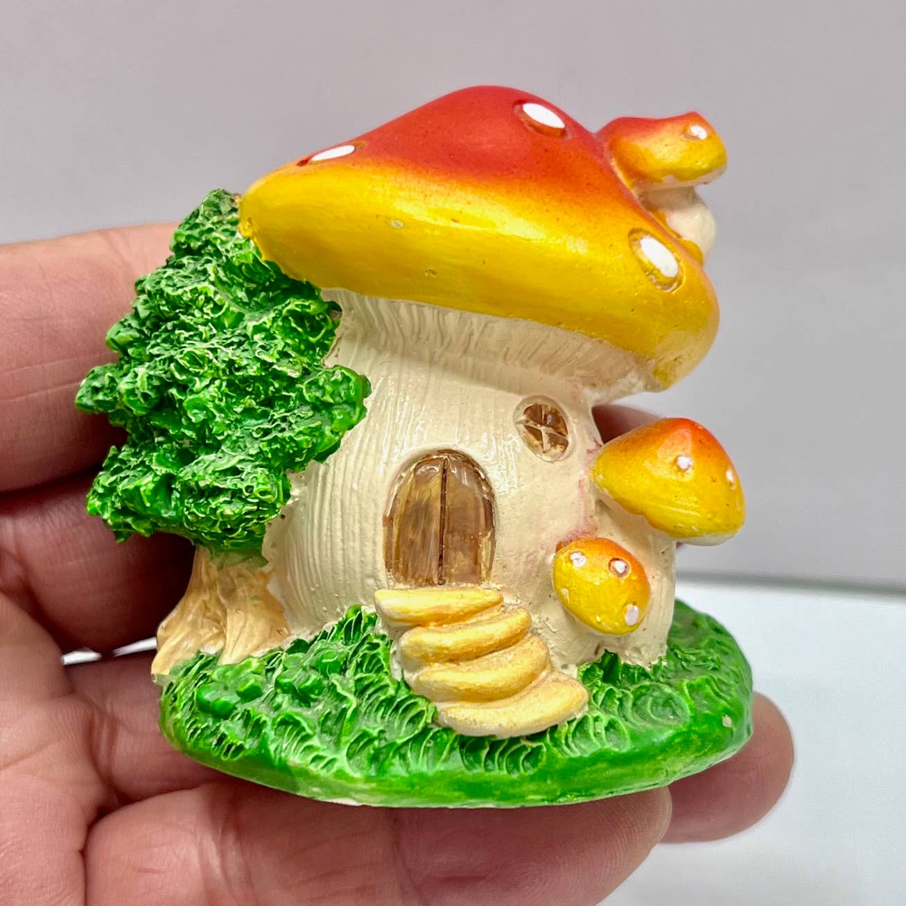 Mushroom Miniature House Figurines-4