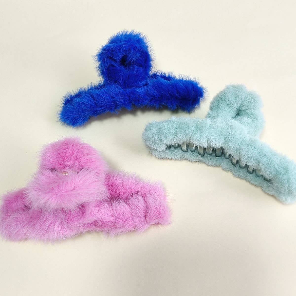 MULTICOLOR FAUX FUR HAIR CLAW CLIP TWIST