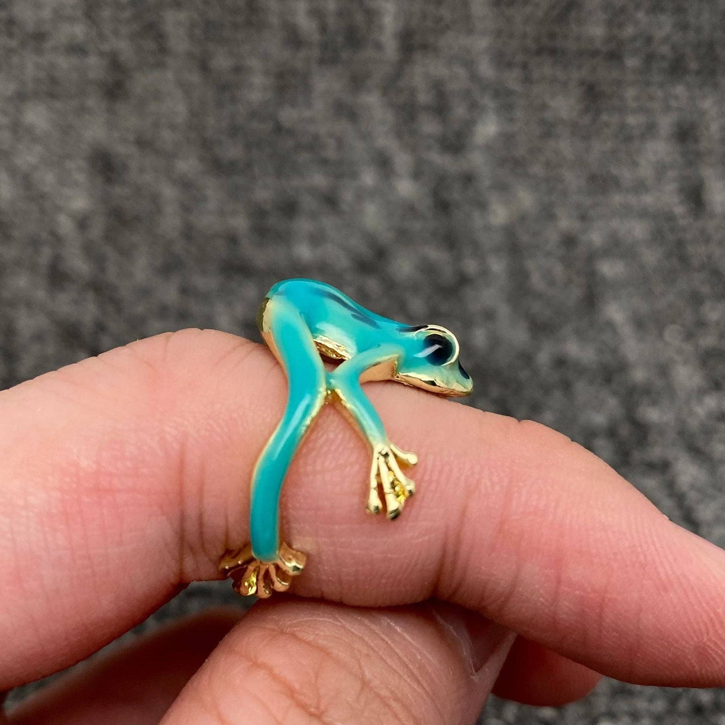 Funny Enamel Tree Frog Ring