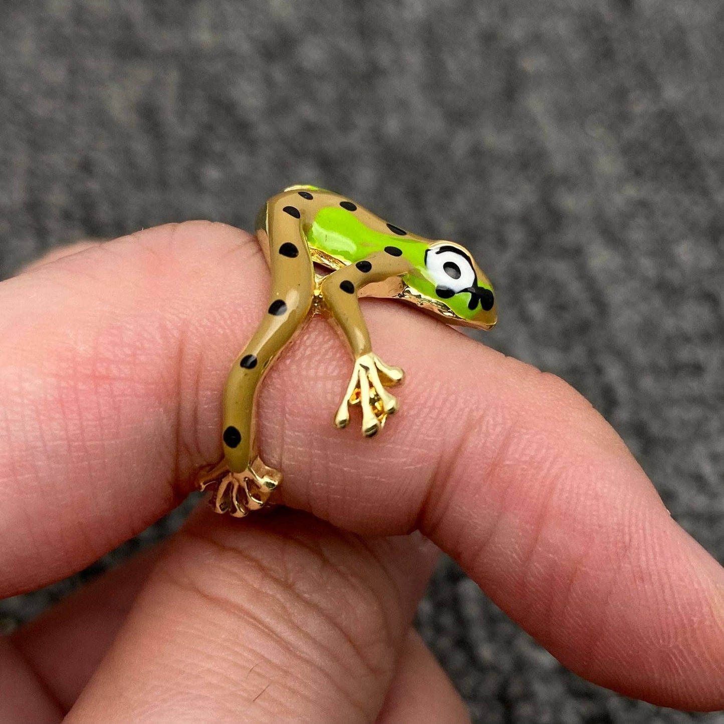 Funny Enamel Tree Frog Ring